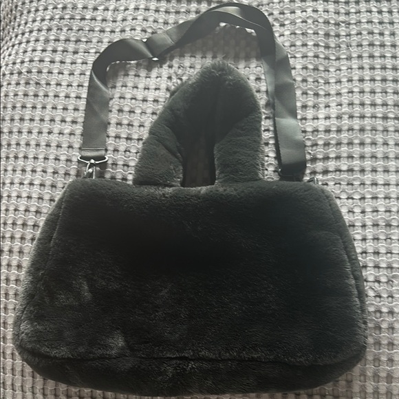 Nike Black and Cream Faux Fur Shoulder Bag - Picture 3 of 5